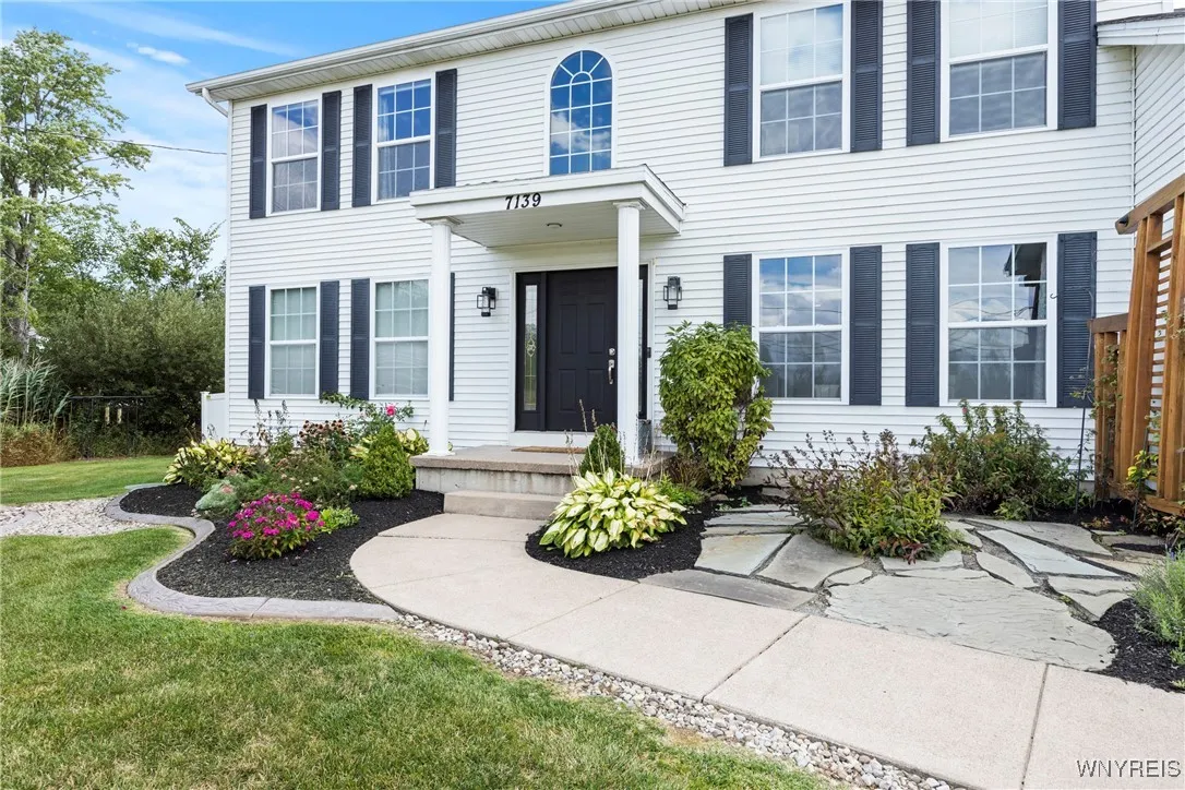 7139 Shawnee Road, Wheatfield, New York 14120, Wheatfield, New York 14120, 4 Bedrooms Bedrooms, 10 Rooms Rooms,2 BathroomsBathrooms,Residential,For Sale,7139 Shawnee Road, Wheatfield, New York 14120,B1632064