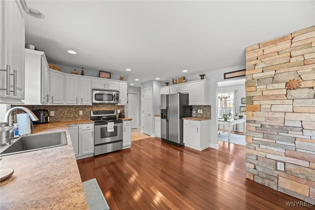 7139 Shawnee Road, Wheatfield, New York 14120, Wheatfield, New York 14120, 4 Bedrooms Bedrooms, 10 Rooms Rooms,2 BathroomsBathrooms,Residential,For Sale,7139 Shawnee Road, Wheatfield, New York 14120,B1632064