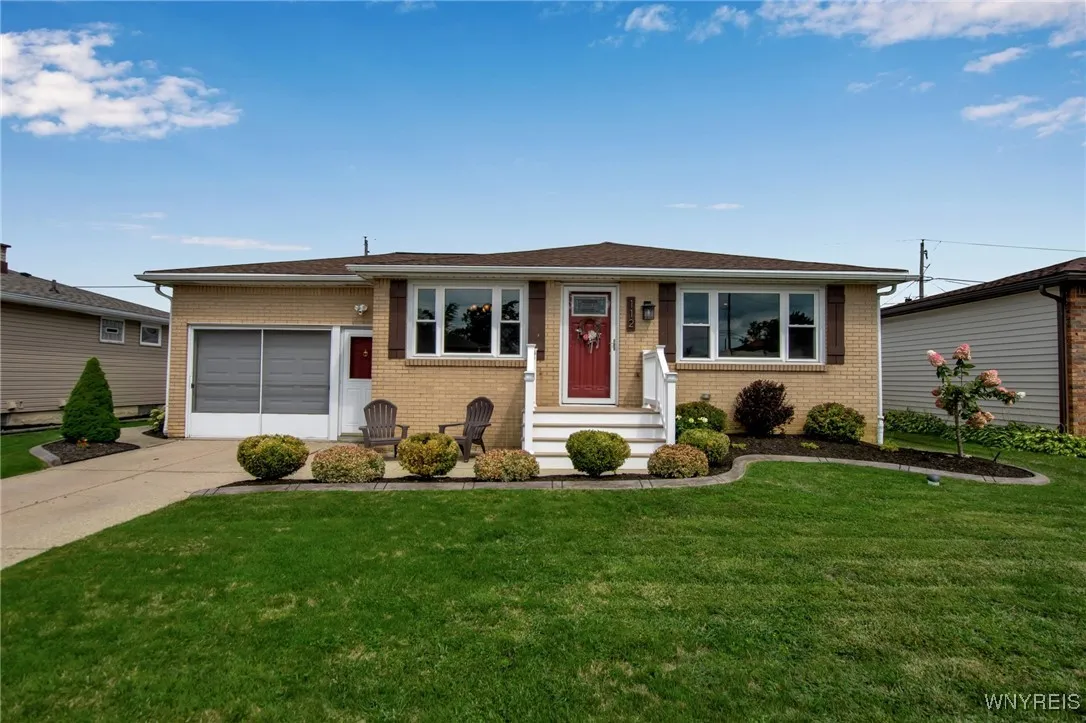 112 Parwood Drive, Cheektowaga, New York 14227, Cheektowaga, New York 14227, 3 Bedrooms Bedrooms, 9 Rooms Rooms,2 BathroomsBathrooms,Residential,Closed,112 Parwood Drive, Cheektowaga, New York 14227,0,B1633133