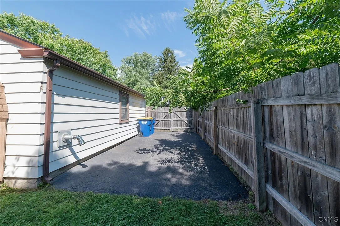 113 Kenneth Road, Camillus, New York 13031, Camillus, New York 13031, 3 Bedrooms Bedrooms, 8 Rooms Rooms,1 BathroomBathrooms,Residential,For Sale,113 Kenneth Road, Camillus, New York 13031,S1632988