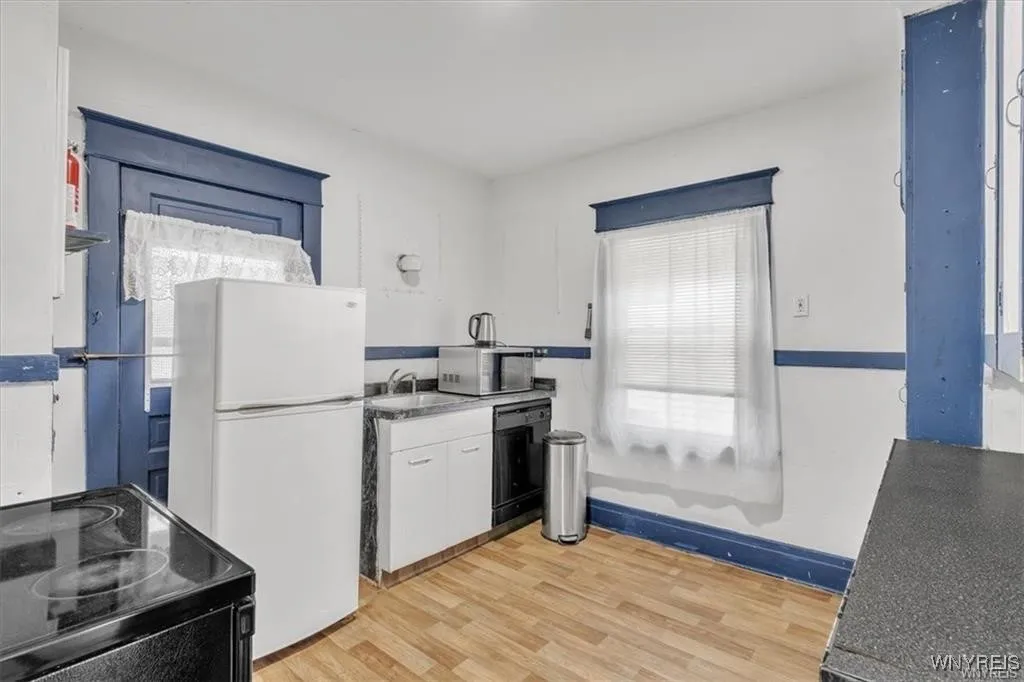 228 Highgate Avenue, Buffalo, New York 14215, Buffalo, New York 14215, 4 Bedrooms Bedrooms, 7 Rooms Rooms,2 BathroomsBathrooms,Residential Lease,For Rent,228 Highgate Avenue, Buffalo, New York 14215,B1632431