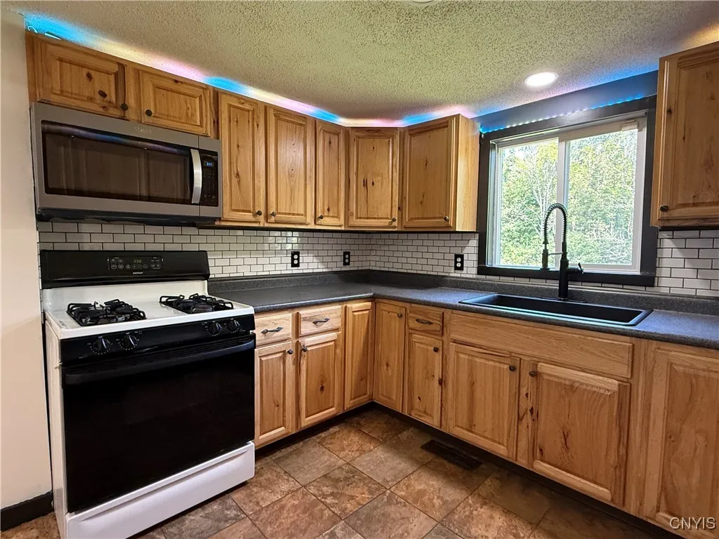 123 West Myers Road, Minetto, New York 13126, Minetto, New York 13126, 5 Bedrooms Bedrooms, 14 Rooms Rooms,2 BathroomsBathrooms,Residential,For Sale,123 West Myers Road, Minetto, New York 13126,S1633013