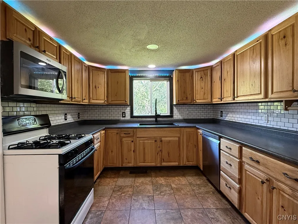 123 West Myers Road, Minetto, New York 13126, Minetto, New York 13126, 5 Bedrooms Bedrooms, 14 Rooms Rooms,2 BathroomsBathrooms,Residential,For Sale,123 West Myers Road, Minetto, New York 13126,S1633013