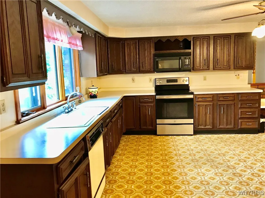 5936 Dover Road, Hamburg, New York 14085, Hamburg, New York 14085, 3 Bedrooms Bedrooms, 6 Rooms Rooms,1 BathroomBathrooms,Residential,For Sale,5936 Dover Road, Hamburg, New York 14085,B1632757
