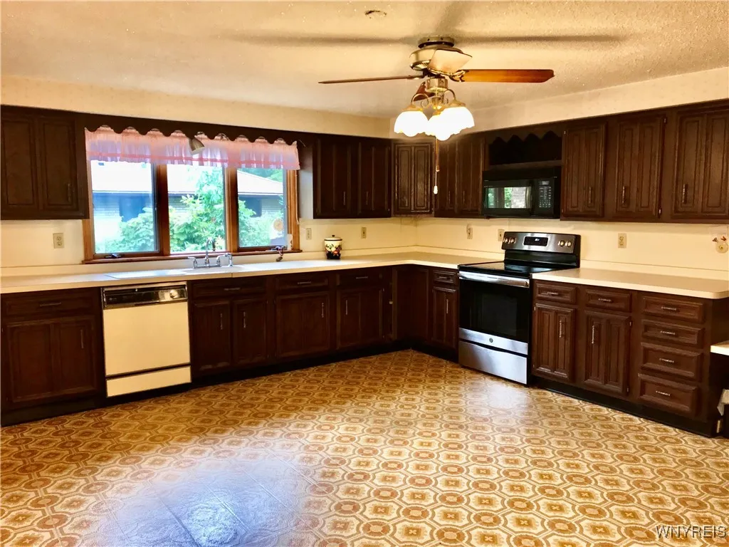 5936 Dover Road, Hamburg, New York 14085, Hamburg, New York 14085, 3 Bedrooms Bedrooms, 6 Rooms Rooms,1 BathroomBathrooms,Residential,For Sale,5936 Dover Road, Hamburg, New York 14085,B1632757