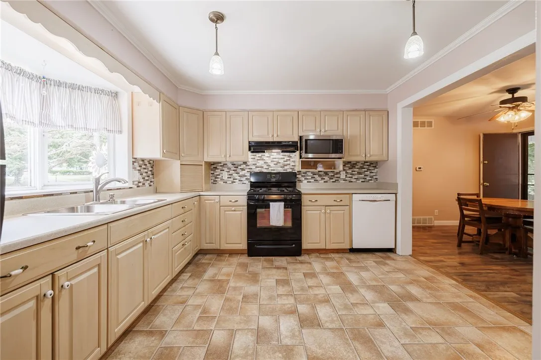 2026 Maple Ave Avenue, Palmyra, New York 14522, Palmyra, New York 14522, 3 Bedrooms Bedrooms, 7 Rooms Rooms,2 BathroomsBathrooms,Residential,For Sale,2026 Maple Ave Avenue, Palmyra, New York 14522,R1632981