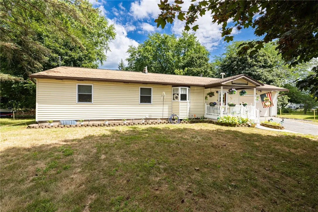 2026 Maple Ave Avenue, Palmyra, New York 14522, Palmyra, New York 14522, 3 Bedrooms Bedrooms, 7 Rooms Rooms,2 BathroomsBathrooms,Residential,For Sale,2026 Maple Ave Avenue, Palmyra, New York 14522,R1632981