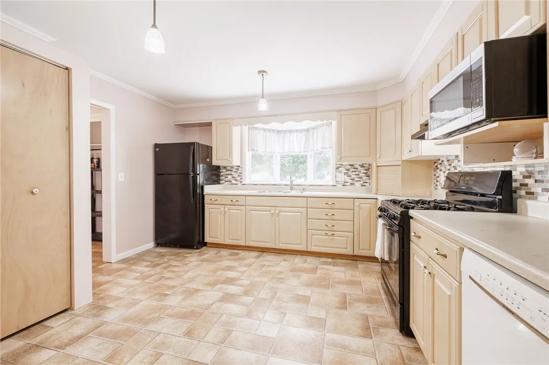 2026 Maple Ave Avenue, Palmyra, New York 14522, Palmyra, New York 14522, 3 Bedrooms Bedrooms, 7 Rooms Rooms,2 BathroomsBathrooms,Residential,For Sale,2026 Maple Ave Avenue, Palmyra, New York 14522,R1632981
