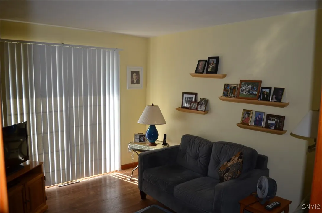 5414 Prescott, Deerfield, New York 13502, Deerfield, New York 13502, 3 Bedrooms Bedrooms, 7 Rooms Rooms,1 BathroomBathrooms,Residential,For Sale,5414 Prescott, Deerfield, New York 13502,S1627238