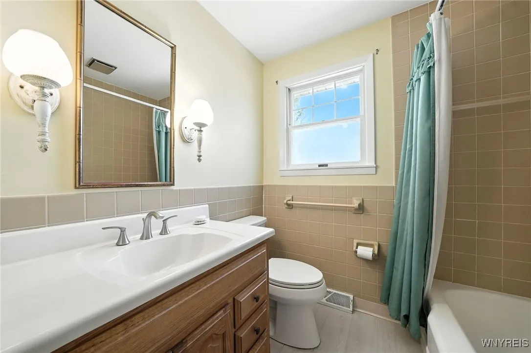 98 6th Ave, Lancaster, New York 14086, Lancaster, New York 14086, 3 Bedrooms Bedrooms, 5 Rooms Rooms,1 BathroomBathrooms,Residential,For Sale,98 6th Ave, Lancaster, New York 14086,B1632844