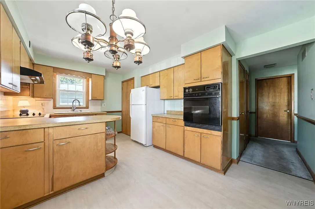 98 6th Ave, Lancaster, New York 14086, Lancaster, New York 14086, 3 Bedrooms Bedrooms, 5 Rooms Rooms,1 BathroomBathrooms,Residential,For Sale,98 6th Ave, Lancaster, New York 14086,B1632844