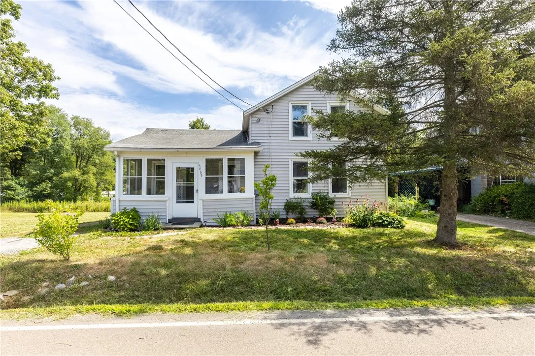 A super sweet street a stones throw to Watkins Glen, Montour Falls, Horseheads and Ithaca.