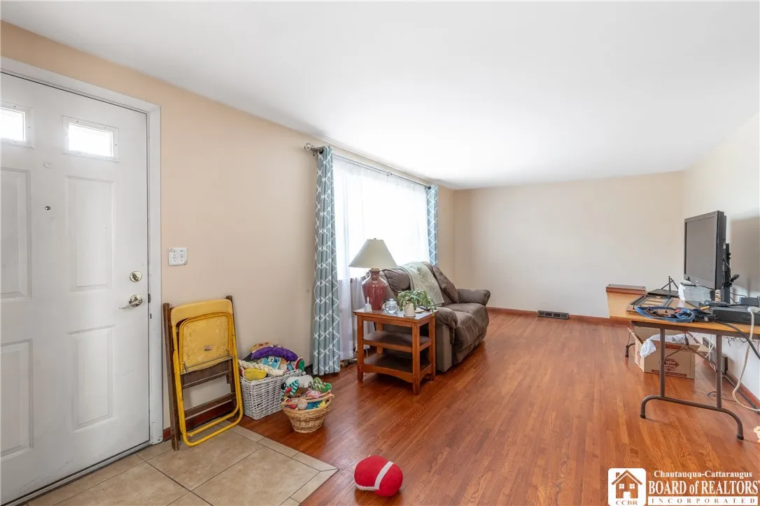 187 Sprucewood Drive 2, Cheektowaga, New York 1422, Cheektowaga, New York 14227, 6 Bedrooms Bedrooms, ,2 BathroomsBathrooms,Residential,For Sale,187 Sprucewood Drive 2, Cheektowaga, New York 1422,R1631602