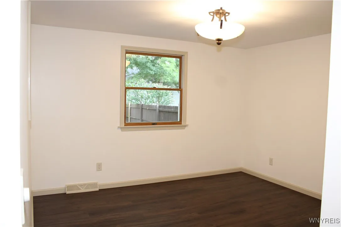 102 Aspenwood Circle, Cicero, New York 13212, Cicero, New York 13212, 3 Bedrooms Bedrooms, 7 Rooms Rooms,1 BathroomBathrooms,Residential,For Sale,102 Aspenwood Circle, Cicero, New York 13212,B1632963