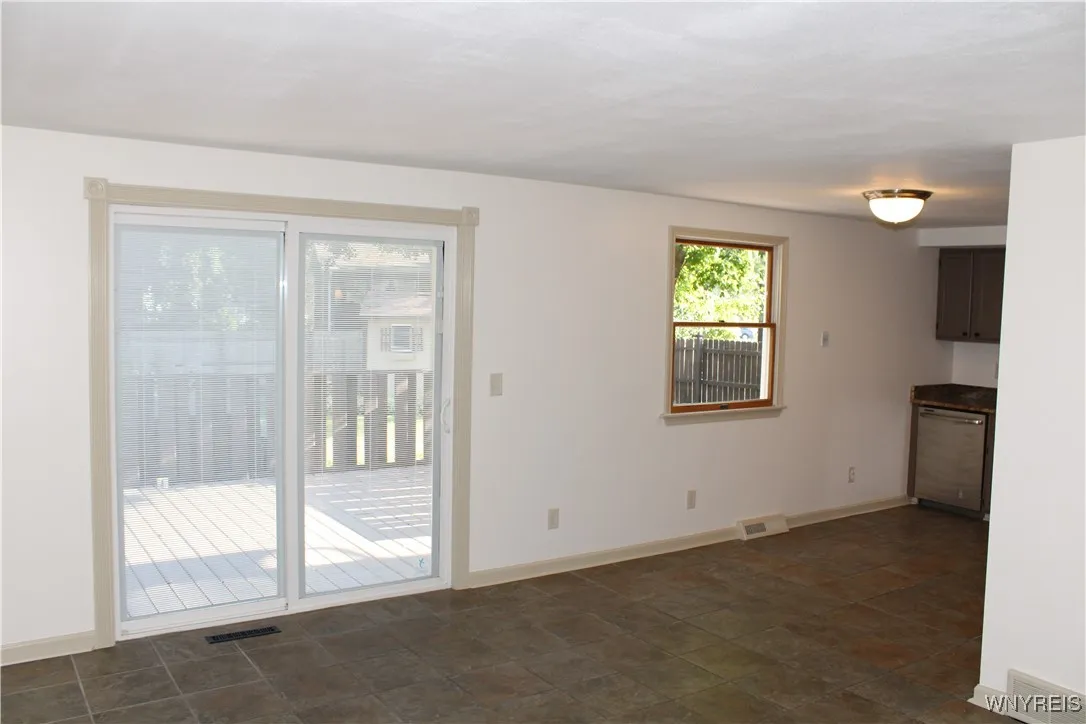 102 Aspenwood Circle, Cicero, New York 13212, Cicero, New York 13212, 3 Bedrooms Bedrooms, 7 Rooms Rooms,1 BathroomBathrooms,Residential,For Sale,102 Aspenwood Circle, Cicero, New York 13212,B1632963