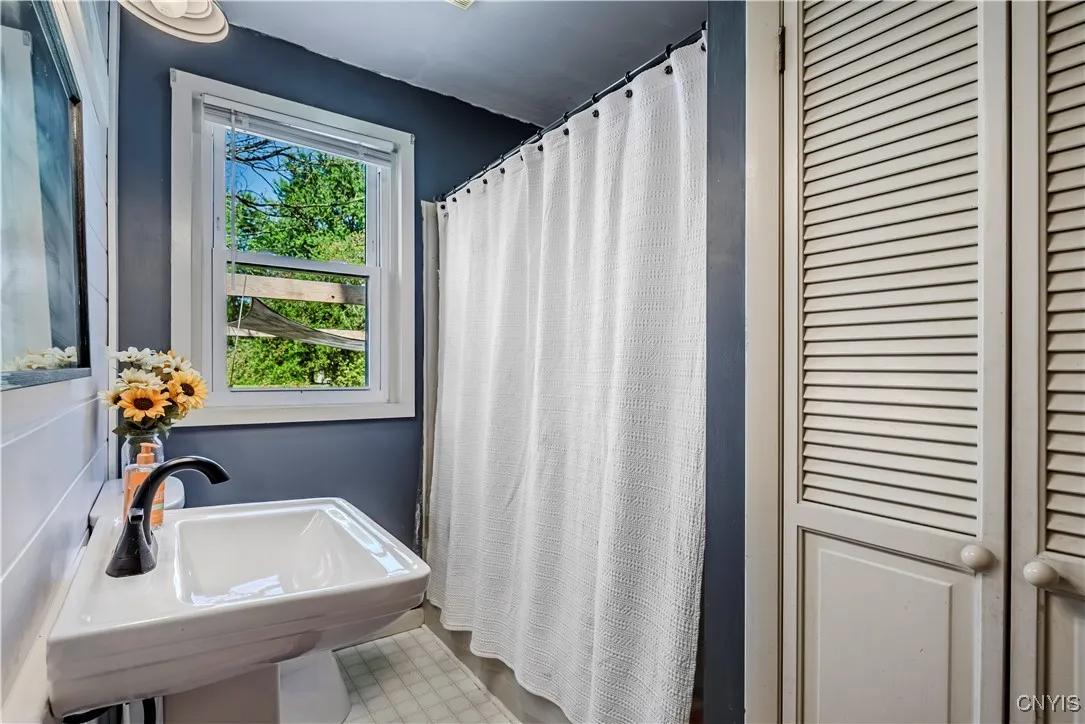 131 Fairway Drive, New Hartford, New York 13413, New Hartford, New York 13413, 3 Bedrooms Bedrooms, 8 Rooms Rooms,2 BathroomsBathrooms,Residential,For Sale,131 Fairway Drive, New Hartford, New York 13413,S1632057