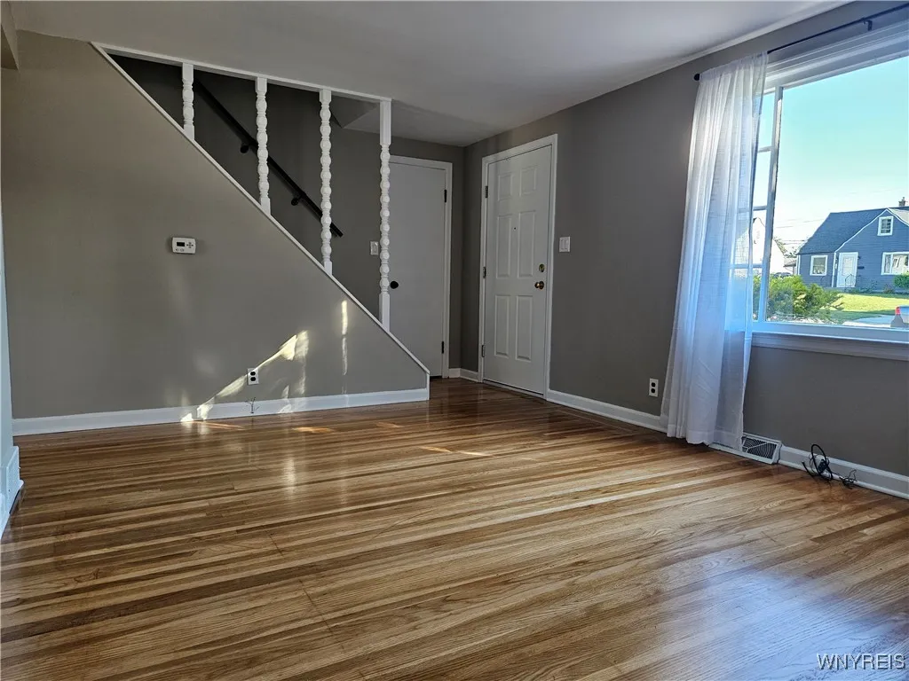 1292 Cleveland Drive, Cheektowaga, New York 14225, Cheektowaga, New York 14225, 4 Bedrooms Bedrooms, 6 Rooms Rooms,1 BathroomBathrooms,Residential Lease,For Rent,1292 Cleveland Drive, Cheektowaga, New York 14225,B1633020