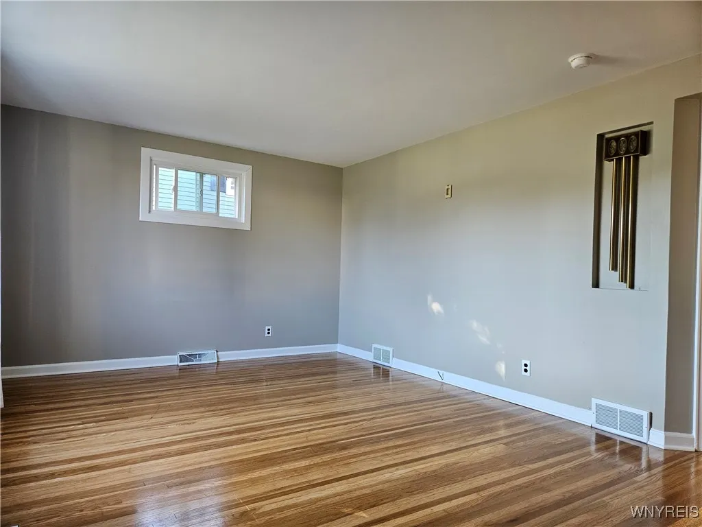 1292 Cleveland Drive, Cheektowaga, New York 14225, Cheektowaga, New York 14225, 4 Bedrooms Bedrooms, 6 Rooms Rooms,1 BathroomBathrooms,Residential Lease,For Rent,1292 Cleveland Drive, Cheektowaga, New York 14225,B1633020