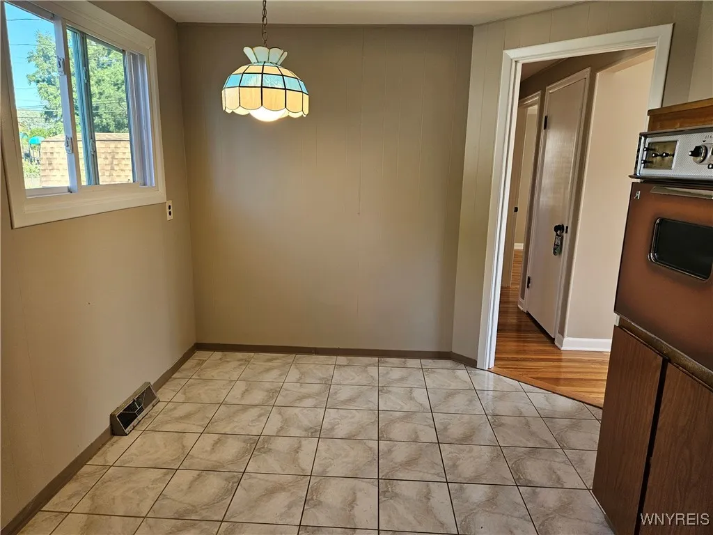 1292 Cleveland Drive, Cheektowaga, New York 14225, Cheektowaga, New York 14225, 4 Bedrooms Bedrooms, 6 Rooms Rooms,1 BathroomBathrooms,Residential Lease,For Rent,1292 Cleveland Drive, Cheektowaga, New York 14225,B1633020