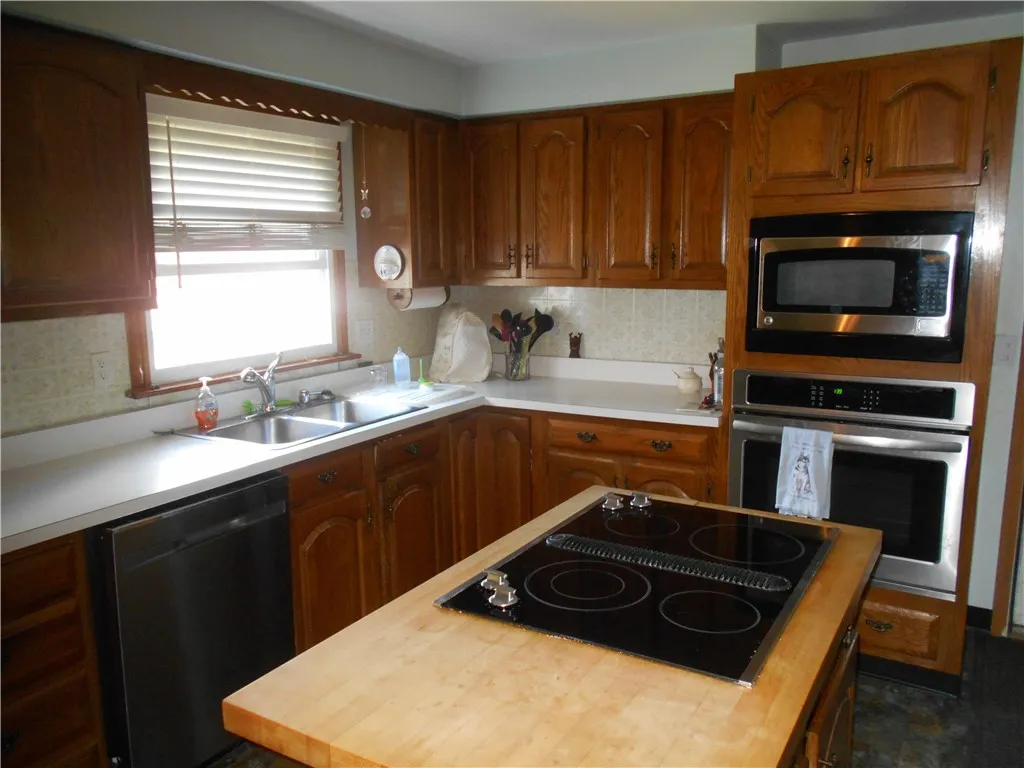 111 Palmer Street, Auburn, New York 13021, Auburn, New York 13021, 2 Bedrooms Bedrooms, 7 Rooms Rooms,2 BathroomsBathrooms,Residential,For Sale,111 Palmer Street, Auburn, New York 13021,R1633211