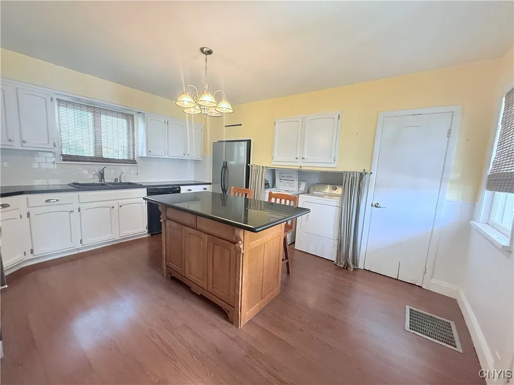 62 Elm Street, Cortland, New York 13045, Cortland, New York 13045, 3 Bedrooms Bedrooms, 9 Rooms Rooms,1 BathroomBathrooms,Residential Lease,For Rent,62 Elm Street, Cortland, New York 13045,S1632387