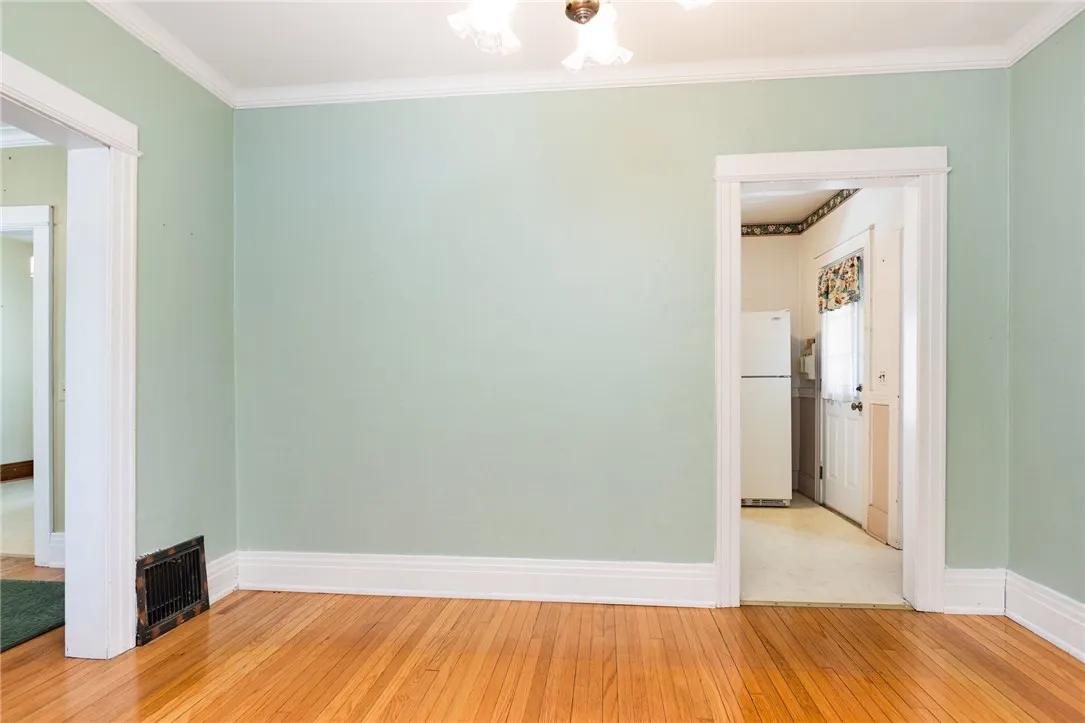 1014 Garson Ave, Rochester, New York 14609, Rochester, New York 14609, 3 Bedrooms Bedrooms, 6 Rooms Rooms,1 BathroomBathrooms,Residential,For Sale,1014 Garson Ave, Rochester, New York 14609,R1633185