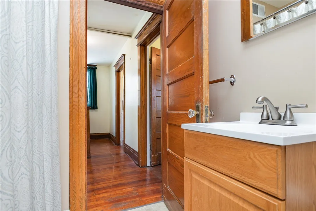 1014 Garson Ave, Rochester, New York 14609, Rochester, New York 14609, 3 Bedrooms Bedrooms, 6 Rooms Rooms,1 BathroomBathrooms,Residential,For Sale,1014 Garson Ave, Rochester, New York 14609,R1633185