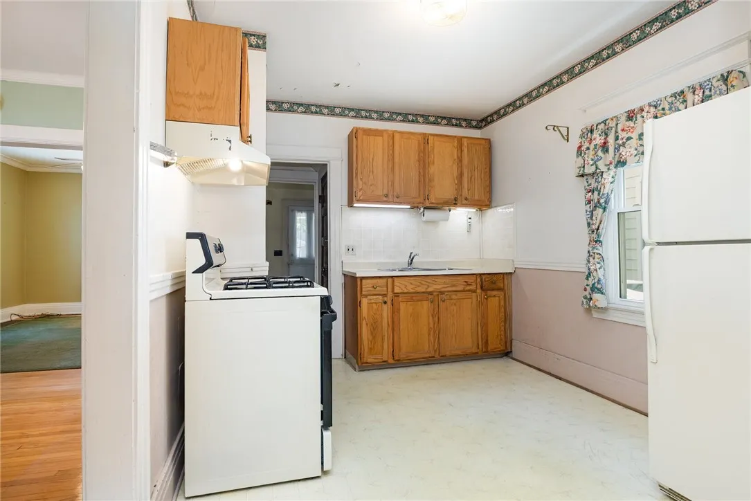 1014 Garson Ave, Rochester, New York 14609, Rochester, New York 14609, 3 Bedrooms Bedrooms, 6 Rooms Rooms,1 BathroomBathrooms,Residential,For Sale,1014 Garson Ave, Rochester, New York 14609,R1633185