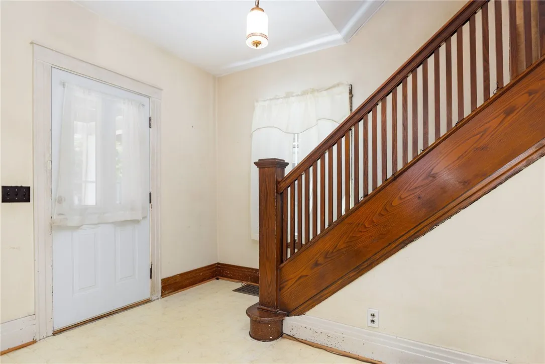 1014 Garson Ave, Rochester, New York 14609, Rochester, New York 14609, 3 Bedrooms Bedrooms, 6 Rooms Rooms,1 BathroomBathrooms,Residential,For Sale,1014 Garson Ave, Rochester, New York 14609,R1633185