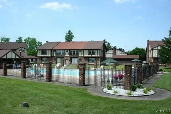 4389 Apt #6 Chestnut Ridge, Amherst, New York 1422, Amherst, New York 14228, 2 Bedrooms Bedrooms, 4 Rooms Rooms,1 BathroomBathrooms,Residential Lease,For Rent,4389 Apt #6 Chestnut Ridge, Amherst, New York 1422,B1633222