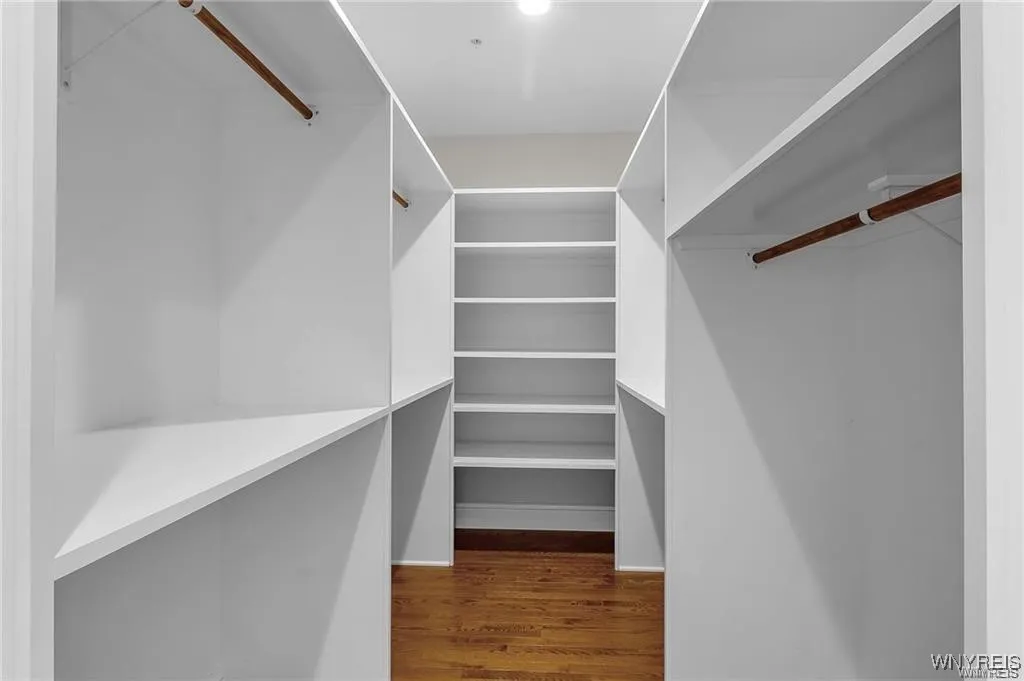 674 Main Street 5, Buffalo, New York 14202, Buffalo, New York 14202, 2 Bedrooms Bedrooms, 8 Rooms Rooms,2 BathroomsBathrooms,Residential Lease,For Rent,674 Main Street 5, Buffalo, New York 14202,B1632614