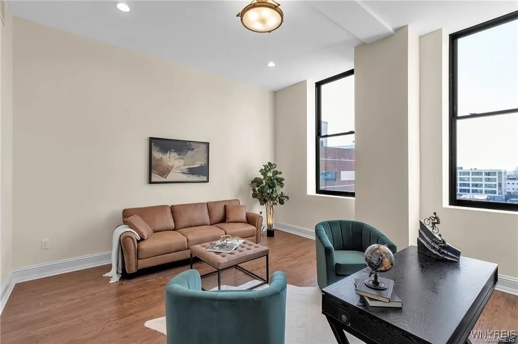 674 Main Street 5, Buffalo, New York 14202, Buffalo, New York 14202, 2 Bedrooms Bedrooms, 8 Rooms Rooms,2 BathroomsBathrooms,Residential Lease,For Rent,674 Main Street 5, Buffalo, New York 14202,B1632614