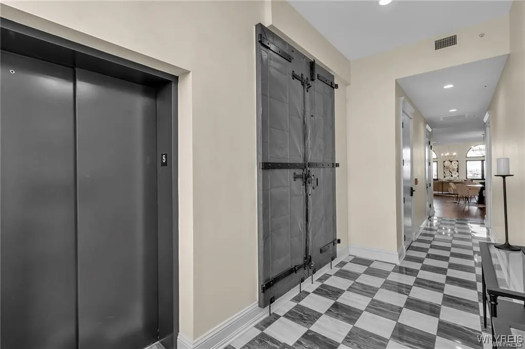 674 Main Street 5, Buffalo, New York 14202, Buffalo, New York 14202, 2 Bedrooms Bedrooms, 8 Rooms Rooms,2 BathroomsBathrooms,Residential Lease,For Rent,674 Main Street 5, Buffalo, New York 14202,B1632614
