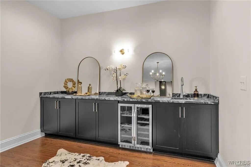 674 Main Street 5, Buffalo, New York 14202, Buffalo, New York 14202, 2 Bedrooms Bedrooms, 8 Rooms Rooms,2 BathroomsBathrooms,Residential Lease,For Rent,674 Main Street 5, Buffalo, New York 14202,B1632614
