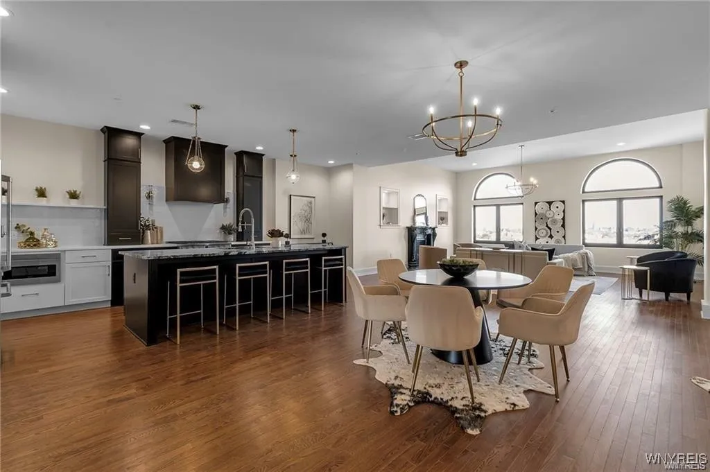 674 Main Street 5, Buffalo, New York 14202, Buffalo, New York 14202, 2 Bedrooms Bedrooms, 8 Rooms Rooms,2 BathroomsBathrooms,Residential Lease,For Rent,674 Main Street 5, Buffalo, New York 14202,B1632614