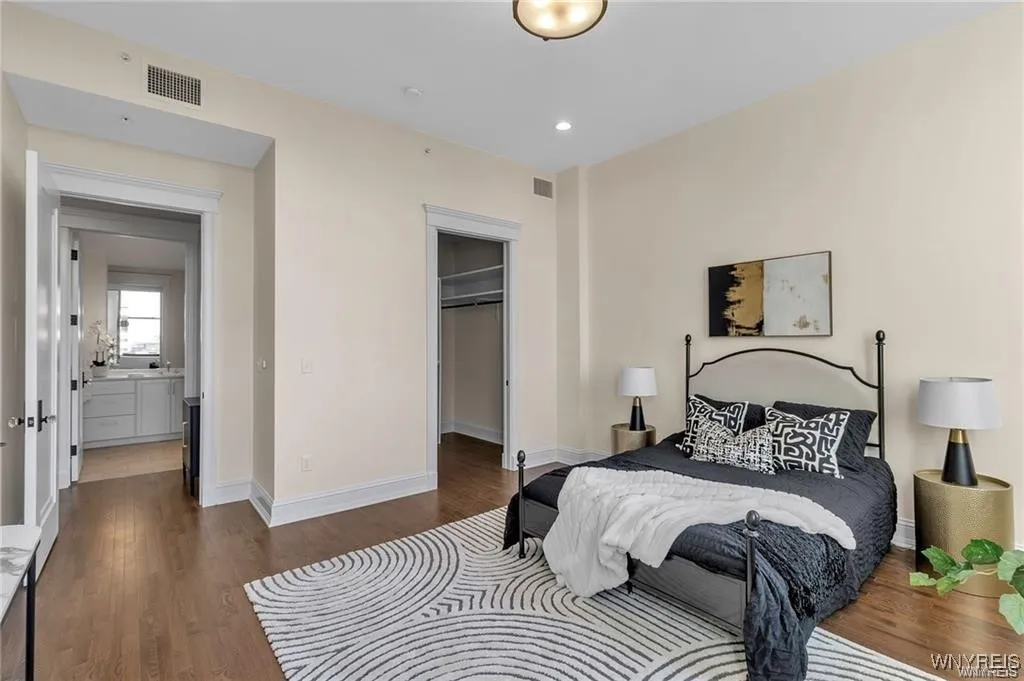 674 Main Street 5, Buffalo, New York 14202, Buffalo, New York 14202, 2 Bedrooms Bedrooms, 8 Rooms Rooms,2 BathroomsBathrooms,Residential Lease,For Rent,674 Main Street 5, Buffalo, New York 14202,B1632614