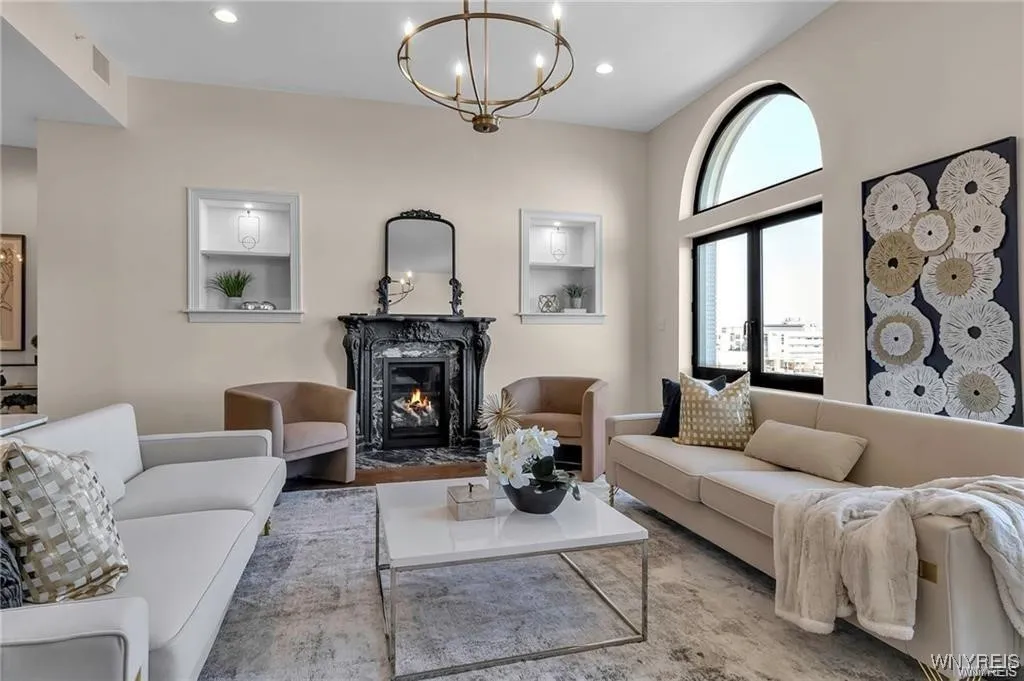 674 Main Street 5, Buffalo, New York 14202, Buffalo, New York 14202, 2 Bedrooms Bedrooms, 8 Rooms Rooms,2 BathroomsBathrooms,Residential Lease,For Rent,674 Main Street 5, Buffalo, New York 14202,B1632614