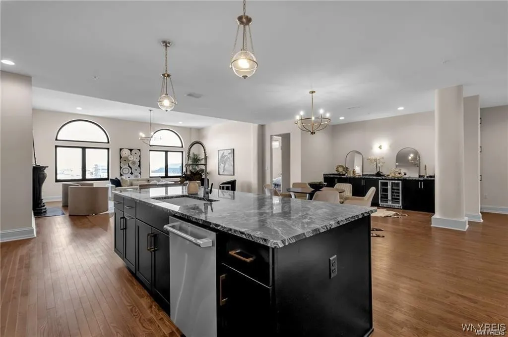 674 Main Street 5, Buffalo, New York 14202, Buffalo, New York 14202, 2 Bedrooms Bedrooms, 8 Rooms Rooms,2 BathroomsBathrooms,Residential Lease,For Rent,674 Main Street 5, Buffalo, New York 14202,B1632614