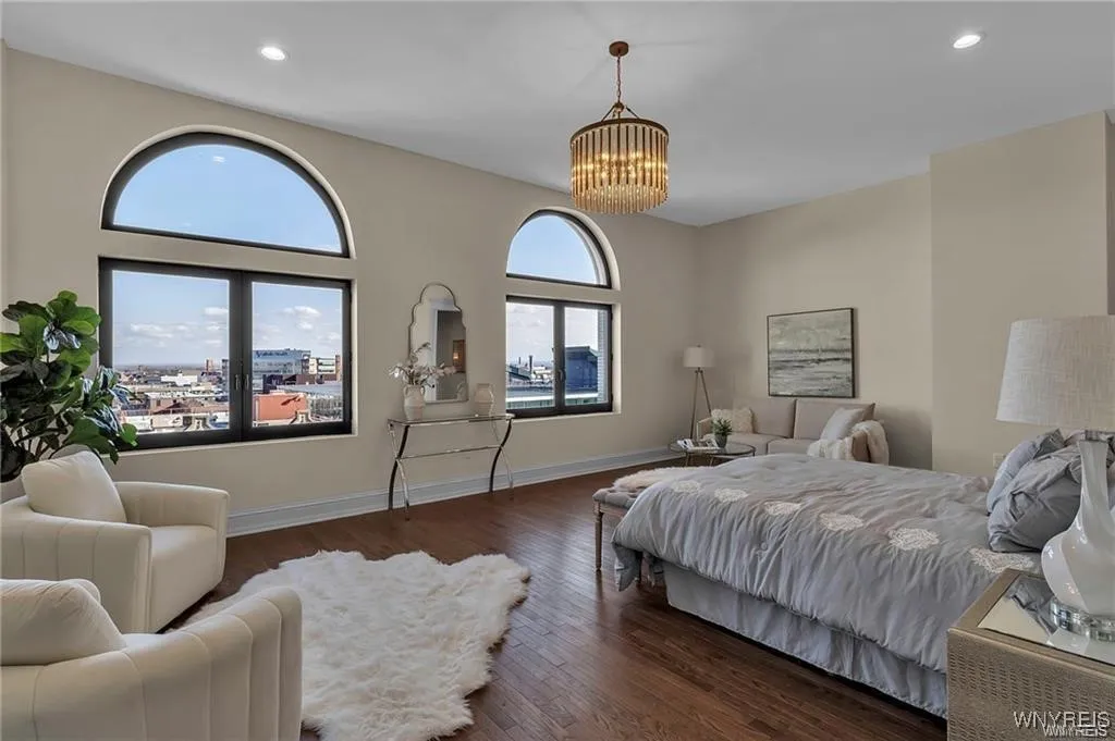 674 Main Street 5, Buffalo, New York 14202, Buffalo, New York 14202, 2 Bedrooms Bedrooms, 8 Rooms Rooms,2 BathroomsBathrooms,Residential Lease,For Rent,674 Main Street 5, Buffalo, New York 14202,B1632614