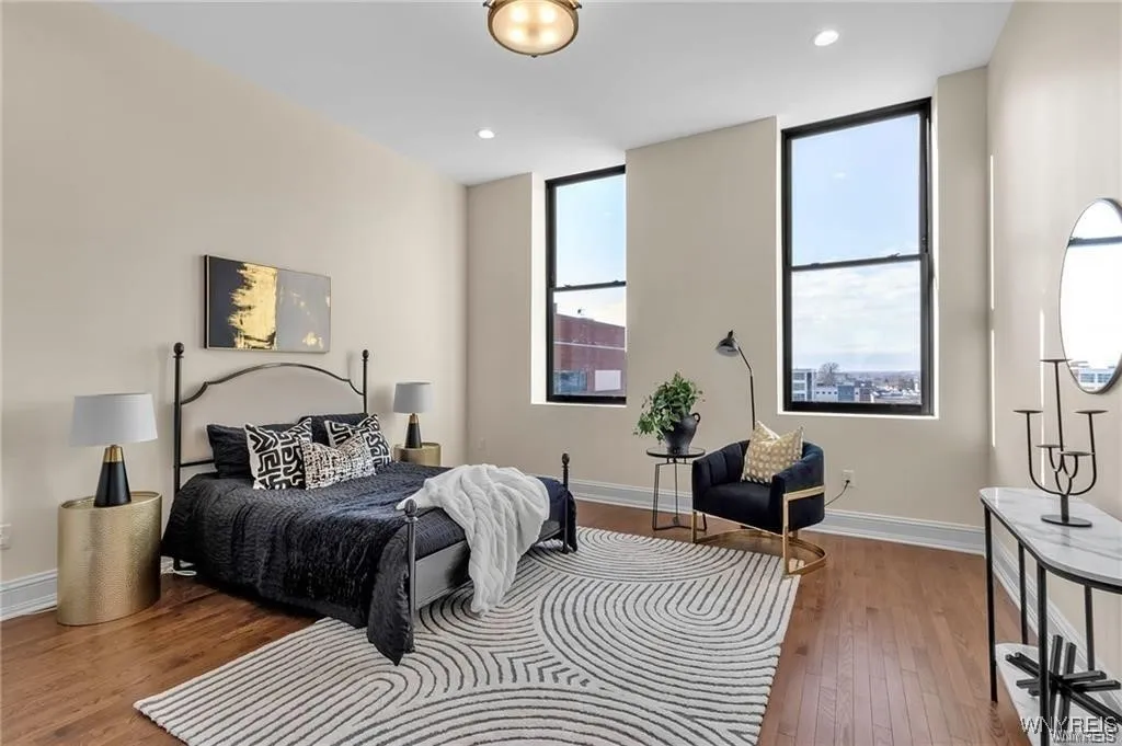 674 Main Street 5, Buffalo, New York 14202, Buffalo, New York 14202, 2 Bedrooms Bedrooms, 8 Rooms Rooms,2 BathroomsBathrooms,Residential Lease,For Rent,674 Main Street 5, Buffalo, New York 14202,B1632614