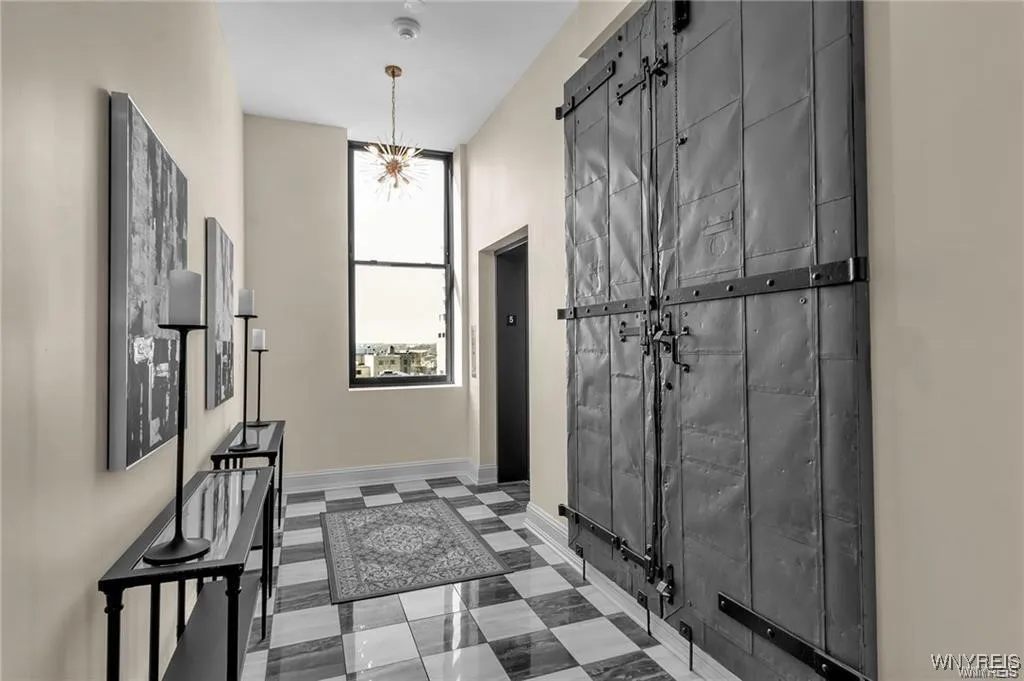 674 Main Street 5, Buffalo, New York 14202, Buffalo, New York 14202, 2 Bedrooms Bedrooms, 8 Rooms Rooms,2 BathroomsBathrooms,Residential Lease,For Rent,674 Main Street 5, Buffalo, New York 14202,B1632614