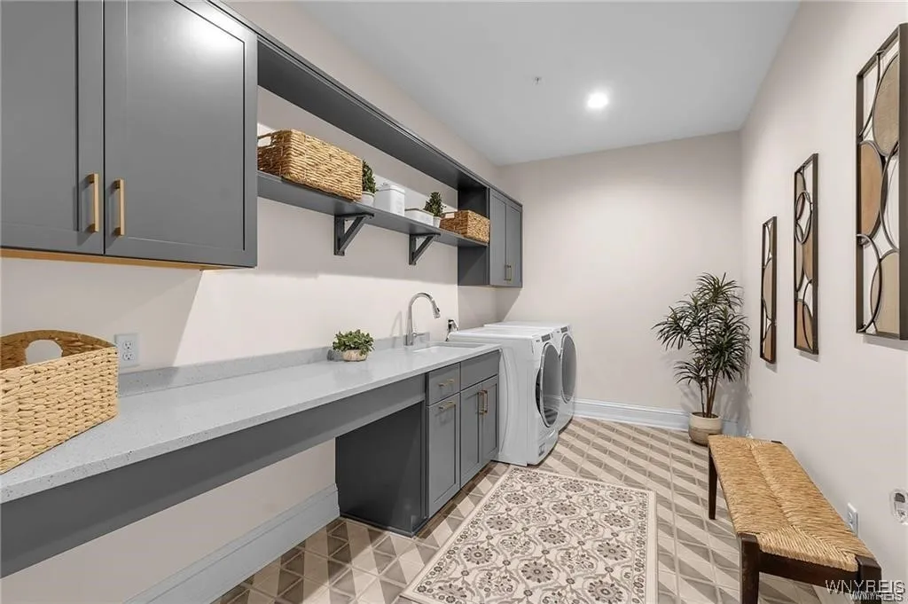 674 Main Street 5, Buffalo, New York 14202, Buffalo, New York 14202, 2 Bedrooms Bedrooms, 8 Rooms Rooms,2 BathroomsBathrooms,Residential Lease,For Rent,674 Main Street 5, Buffalo, New York 14202,B1632614
