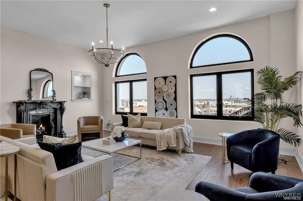 674 Main Street 5, Buffalo, New York 14202, Buffalo, New York 14202, 2 Bedrooms Bedrooms, 8 Rooms Rooms,2 BathroomsBathrooms,Residential Lease,For Rent,674 Main Street 5, Buffalo, New York 14202,B1632614