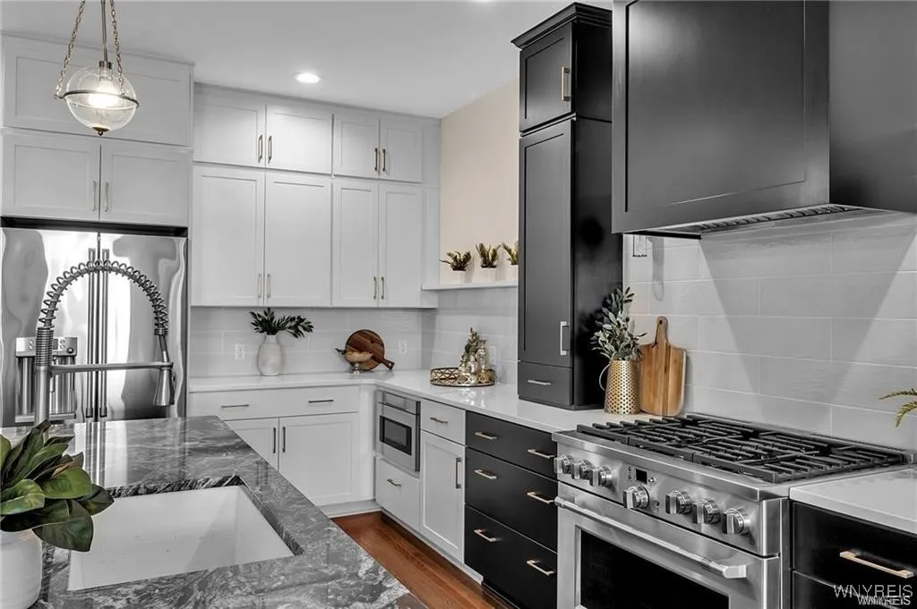 674 Main Street 5, Buffalo, New York 14202, Buffalo, New York 14202, 2 Bedrooms Bedrooms, 8 Rooms Rooms,2 BathroomsBathrooms,Residential Lease,For Rent,674 Main Street 5, Buffalo, New York 14202,B1632614