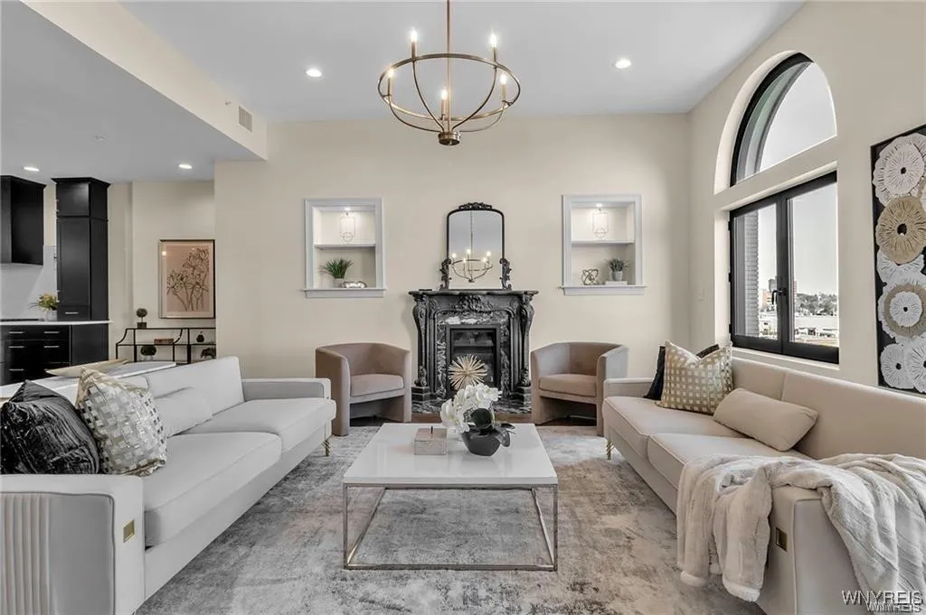 674 Main Street 5, Buffalo, New York 14202, Buffalo, New York 14202, 2 Bedrooms Bedrooms, 8 Rooms Rooms,2 BathroomsBathrooms,Residential Lease,For Rent,674 Main Street 5, Buffalo, New York 14202,B1632614