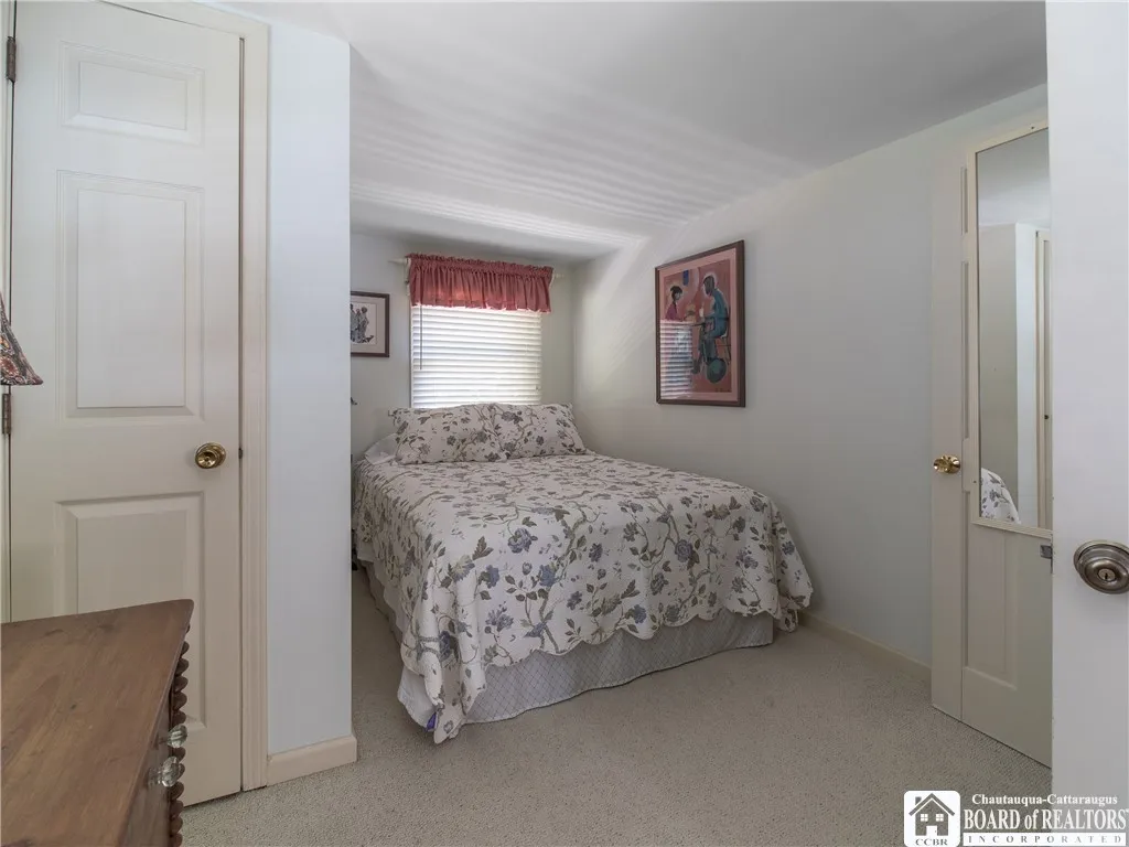 Bedroom #4...2 closets