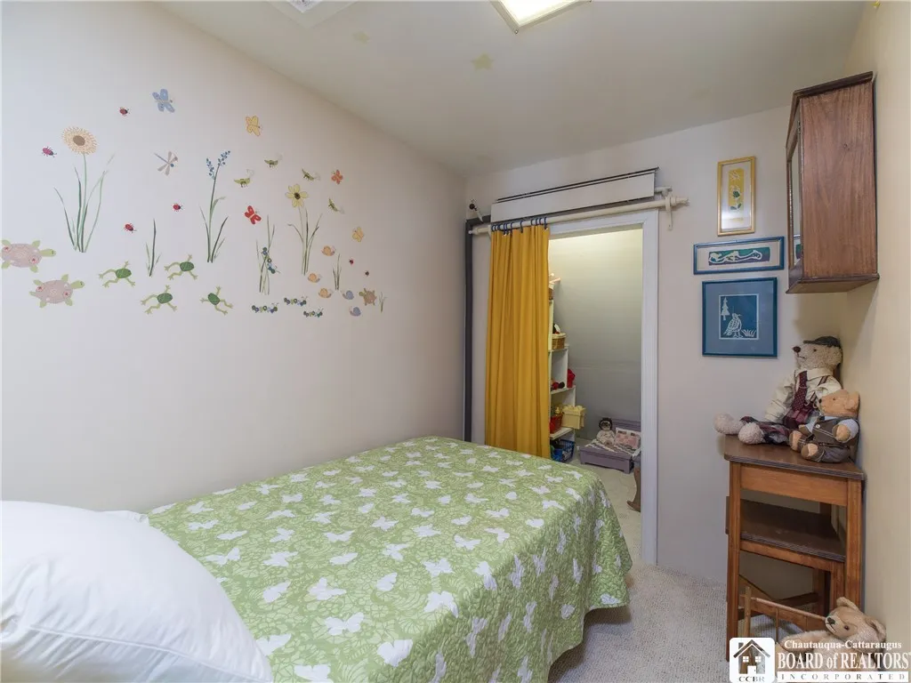 Small bedroom and play closet off this bedroom, too!