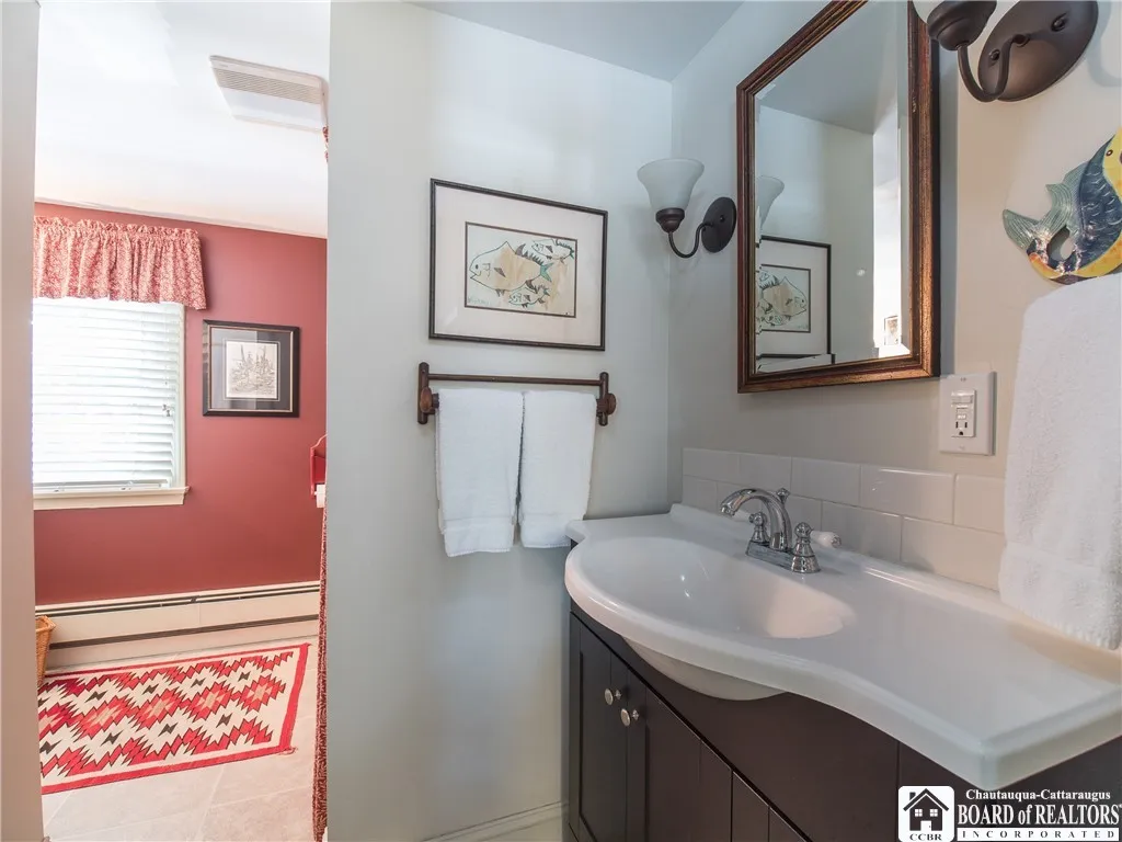 Full remodeled bath on second floor