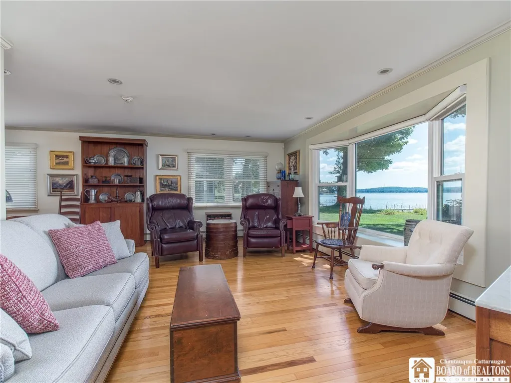 More nice hardwood floors