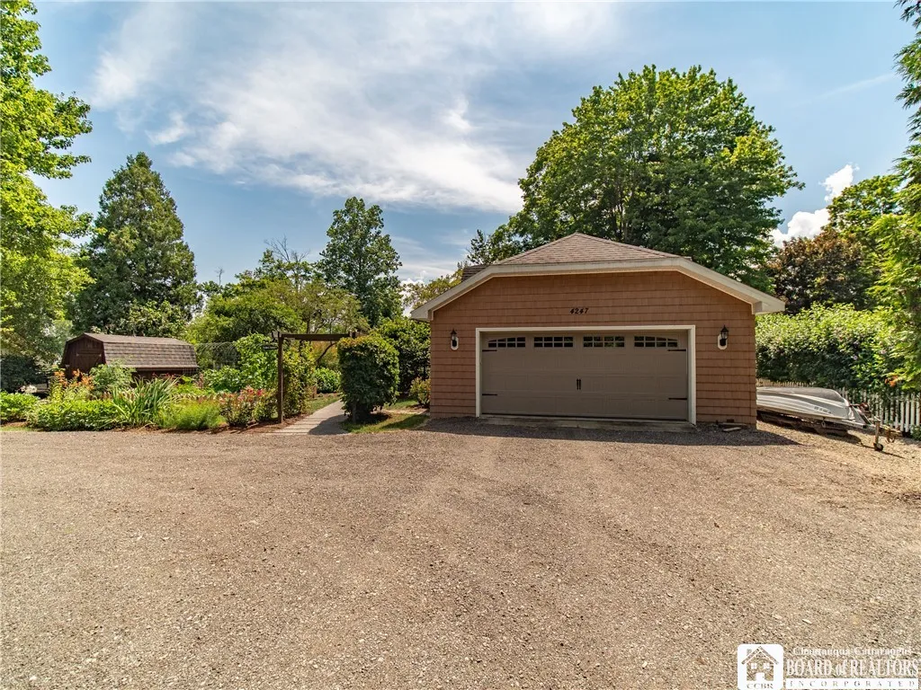 2+car garage with workshop in the other​​‌​​​​‌​​‌‌​‌‌​​​‌‌​‌​‌​‌​​​‌​​ half